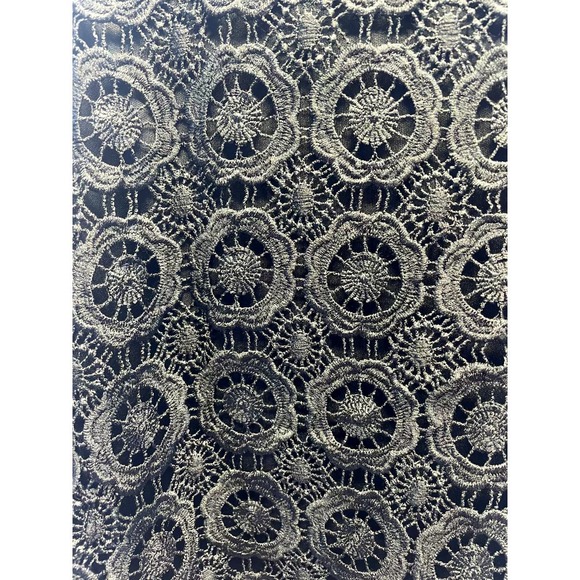 Tinseltown‎ Black lace overlay Cropped Tank - Picture 4 of 4